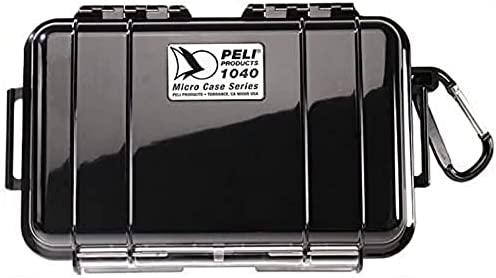 PELI 1040 Micro Valigia per la protezione di piccoli oggetti, IP67 Impermeabile, Capacità di 0,7L, Prodotto in USA, Colore Nero/Nero
